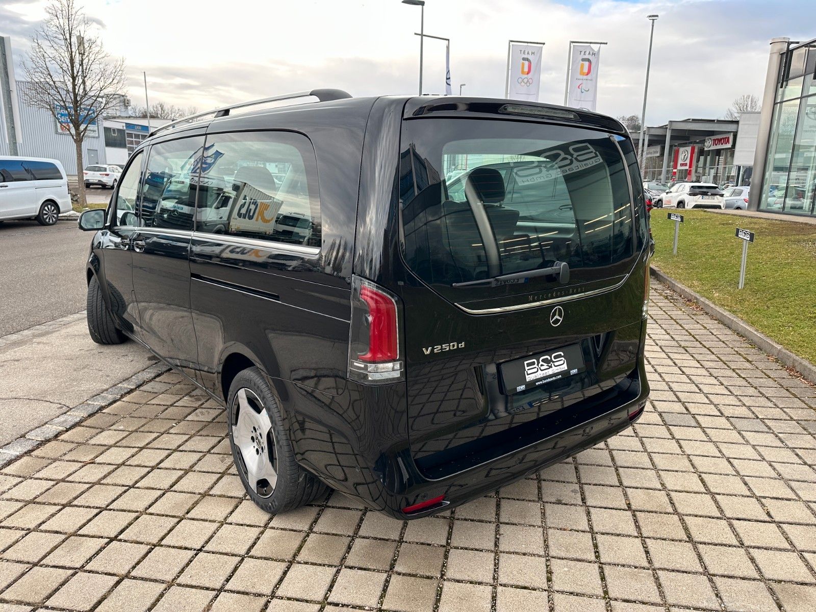 Fahrzeugabbildung Mercedes-Benz V 250d RWD AVANTG extralang,BURMESTER,ELEKTR TÜR