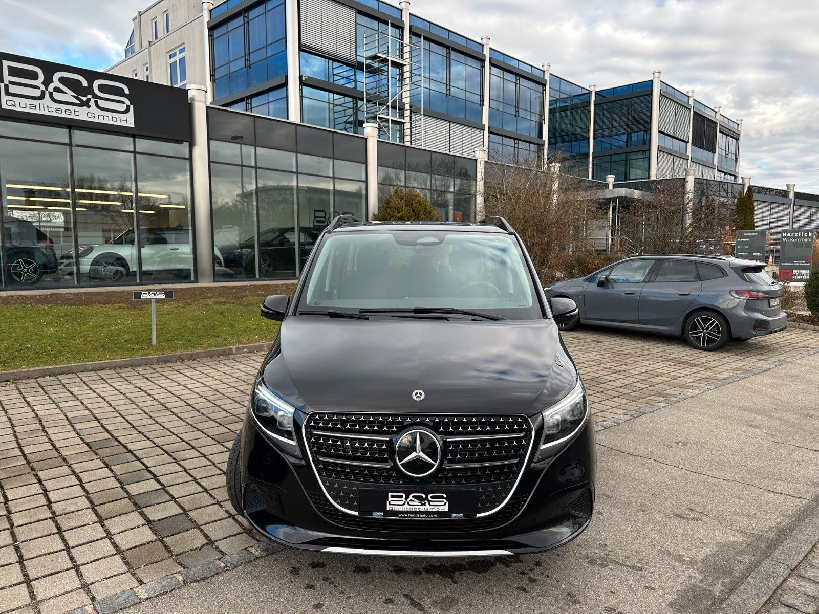 Fahrzeugabbildung Mercedes-Benz V 250d RWD AVANTG extralang,BURMESTER,ELEKTR TÜR