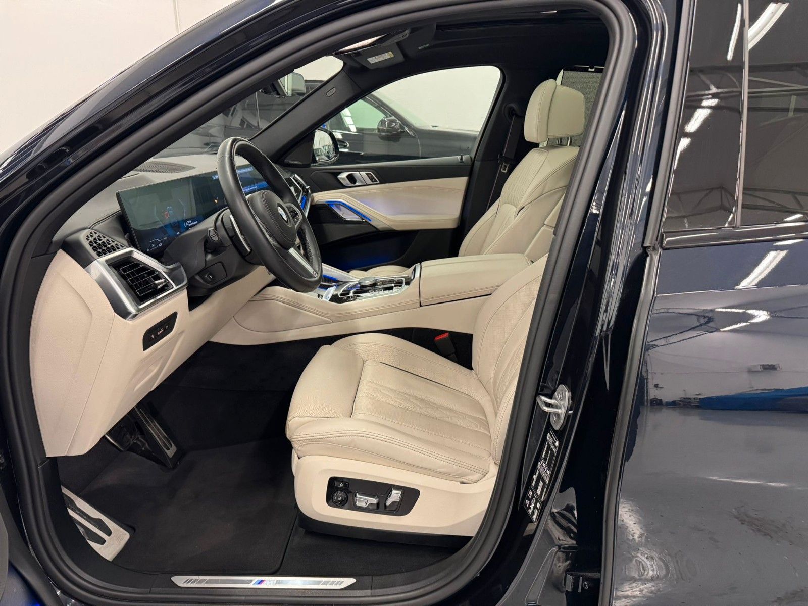 Fahrzeugabbildung BMW X6 30d xDrive MSport ACC,HUD,PANO,HARMAN,LUFT...