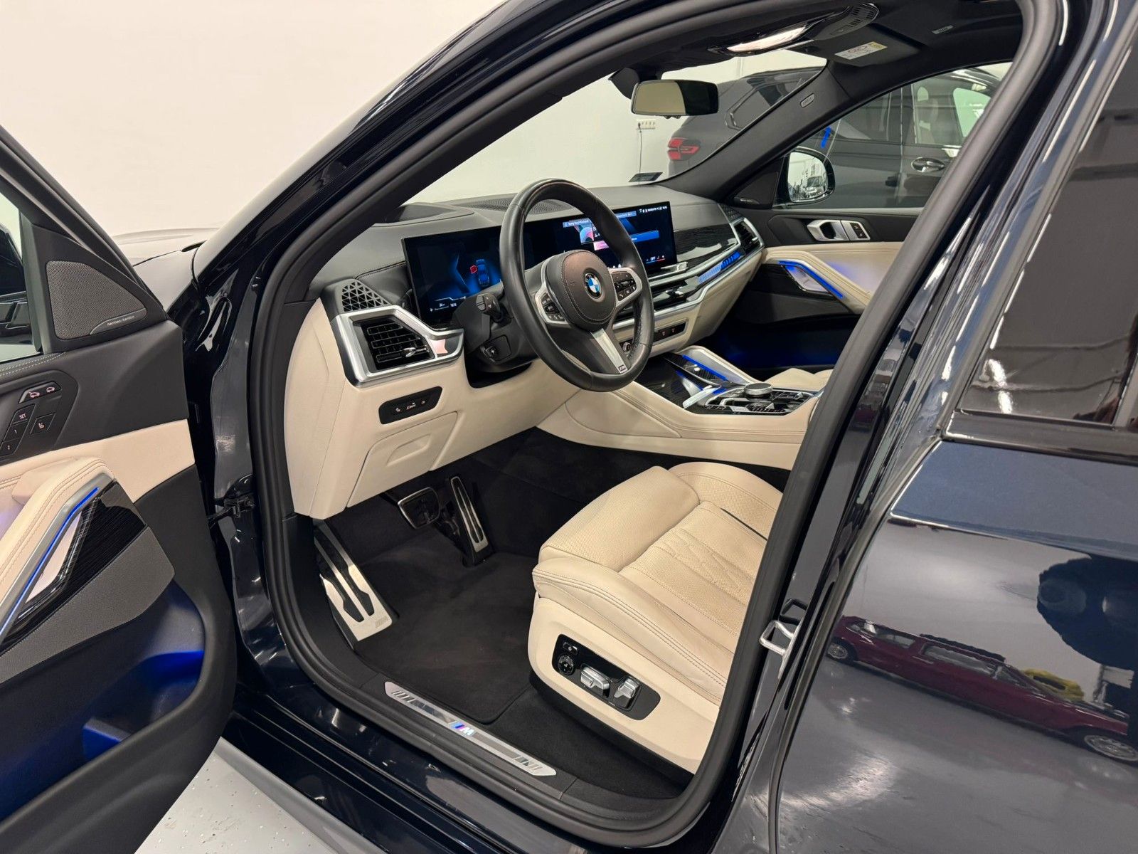 Fahrzeugabbildung BMW X6 30d xDrive MSport ACC,HUD,PANO,HARMAN,LUFT...