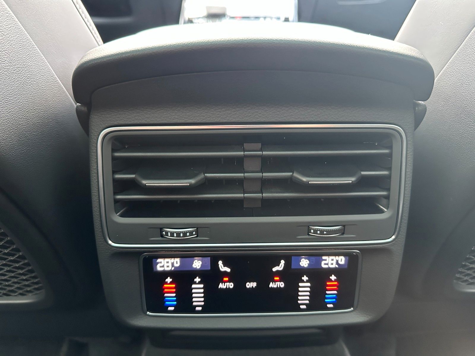 Fahrzeugabbildung Audi Q8 50 TDI quattro ACC,HUD,PANO,B&O,MATRIX,LUFT..