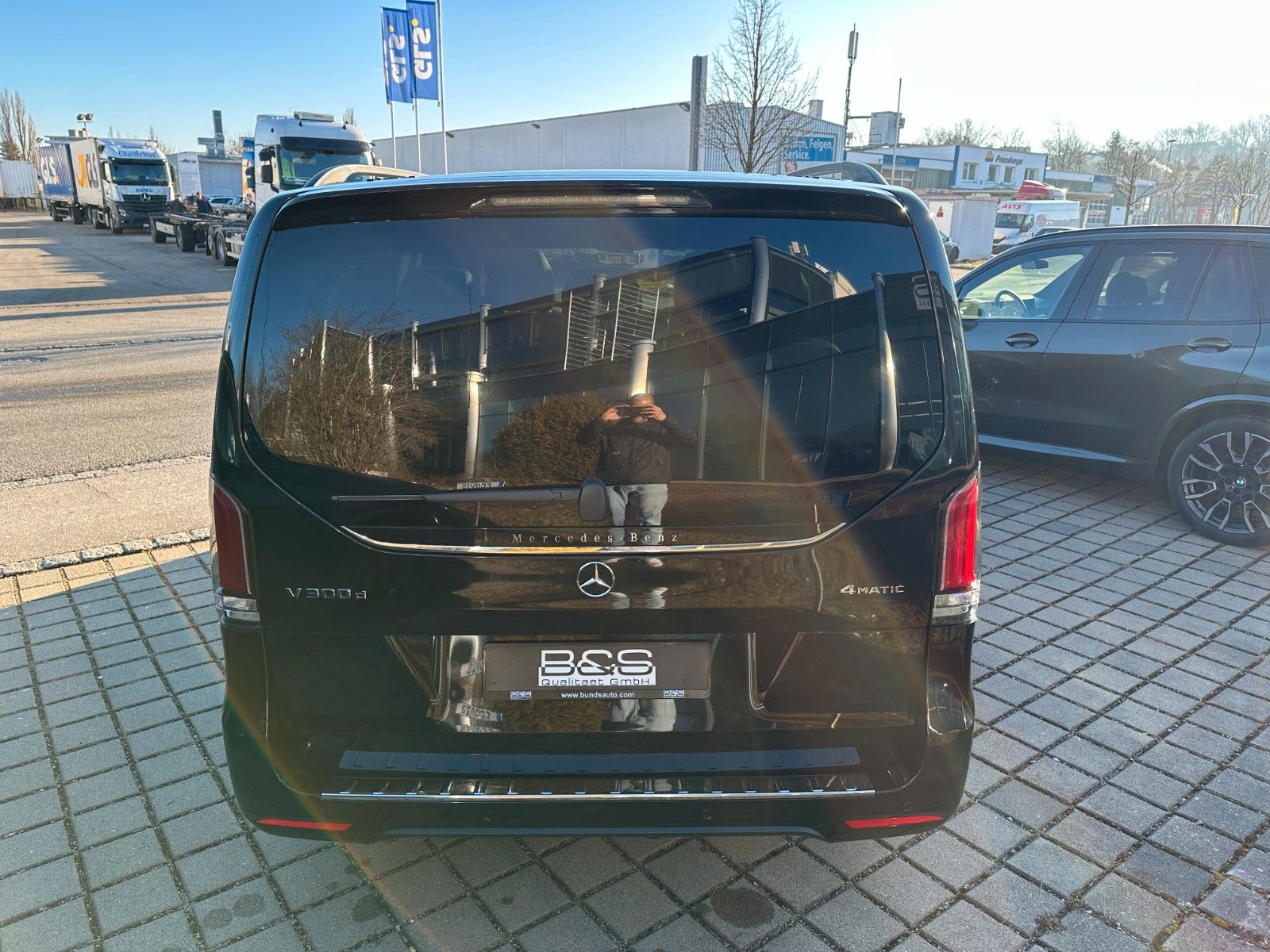 Fahrzeugabbildung Mercedes-Benz V300d 4MATIC AMG DISTR,PANO,AIRMATIC,BURM,AHK