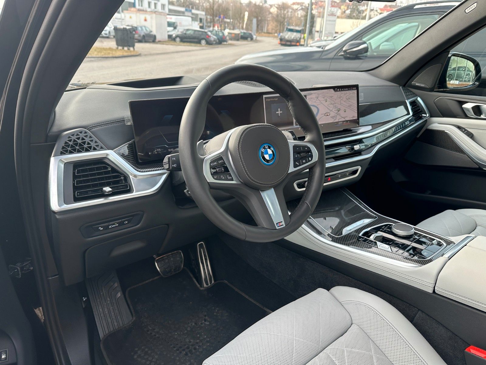 Fahrzeugabbildung BMW X5 50e xDrive MSport ACC,HUD,PANO,HARMAN,LUFT