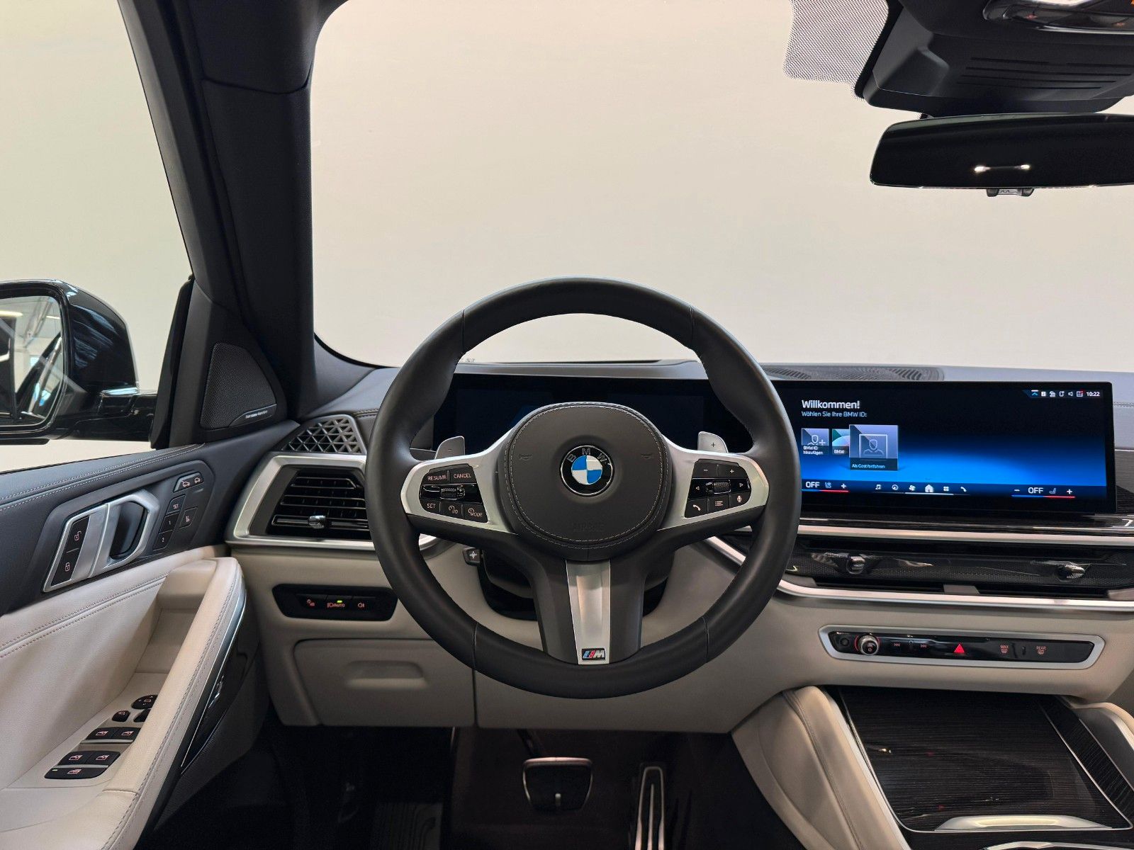 Fahrzeugabbildung BMW X6 30d xDrive MSport ACC,HUD,PANO,HARMAN,LUFT...