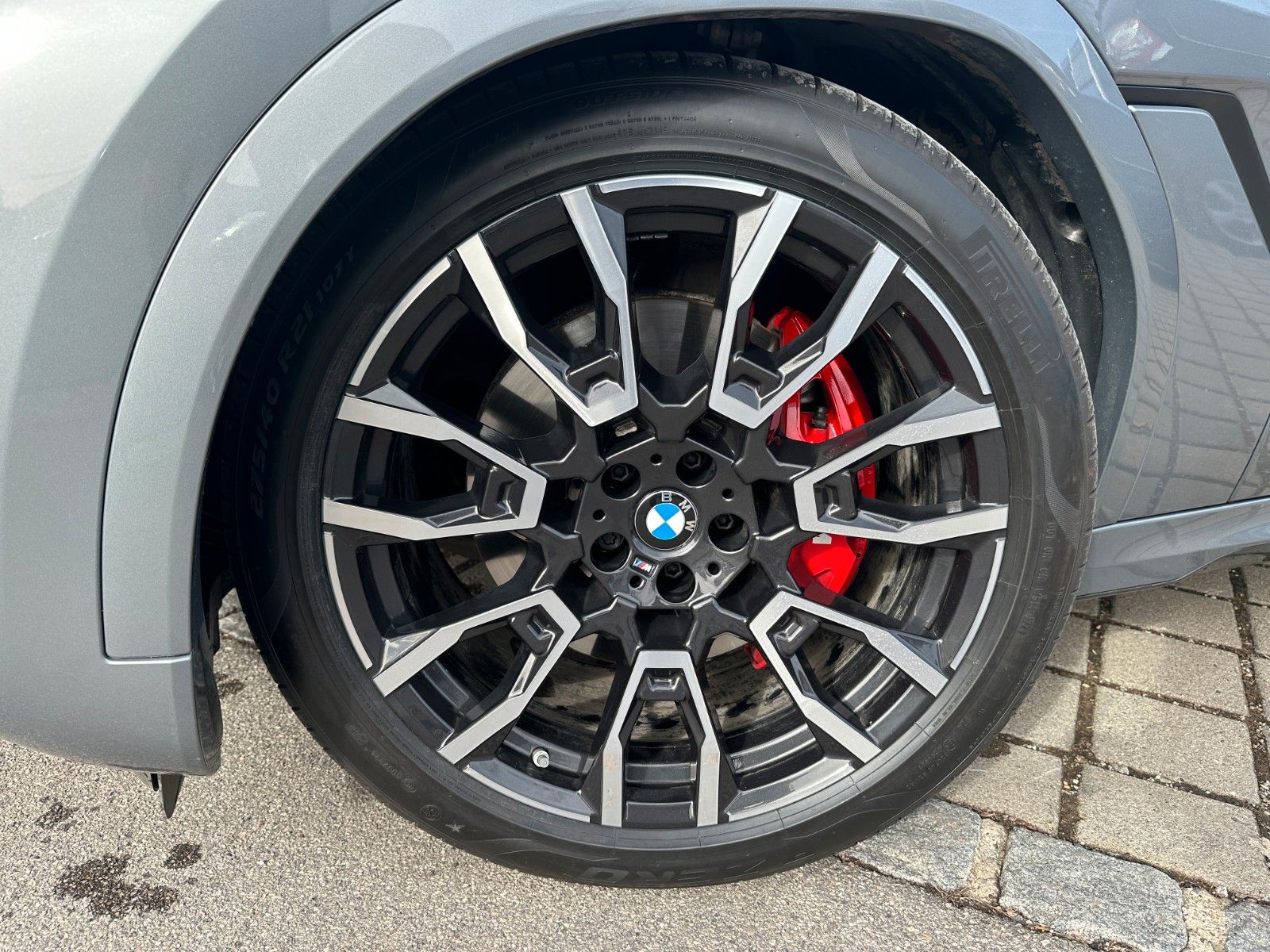 Fahrzeugabbildung BMW X6 40d xDrive MSport ACC,HUD,PANO,HARMAN,LUFT...