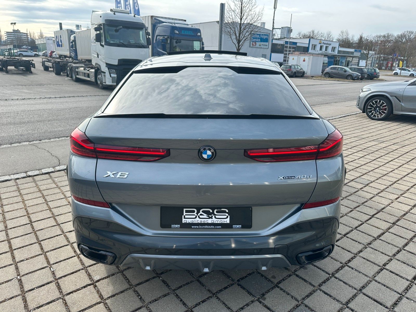 Fahrzeugabbildung BMW X6 40d xDrive MSport ACC,HUD,PANO,HARMAN,LUFT...