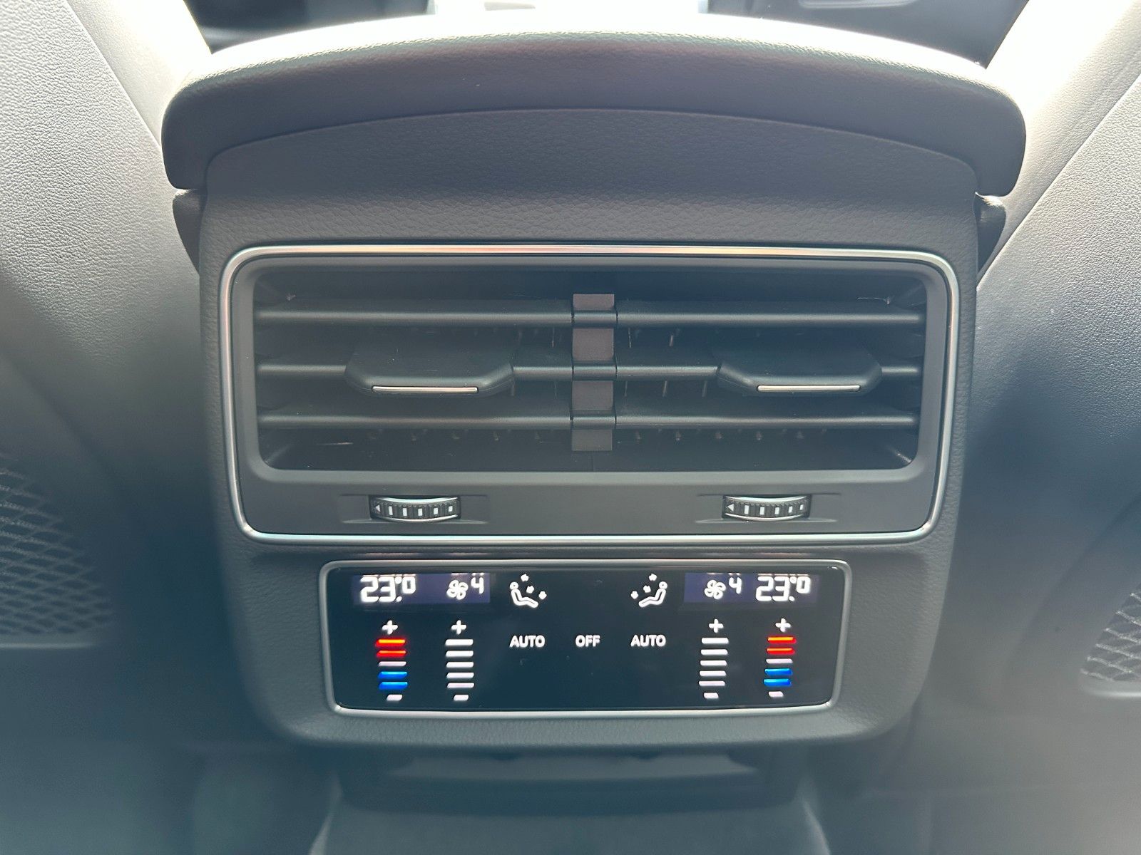 Fahrzeugabbildung Audi Q8 50 TDI quattro ACC,HUD,PANO,B&O,LUFT,MATRIX..