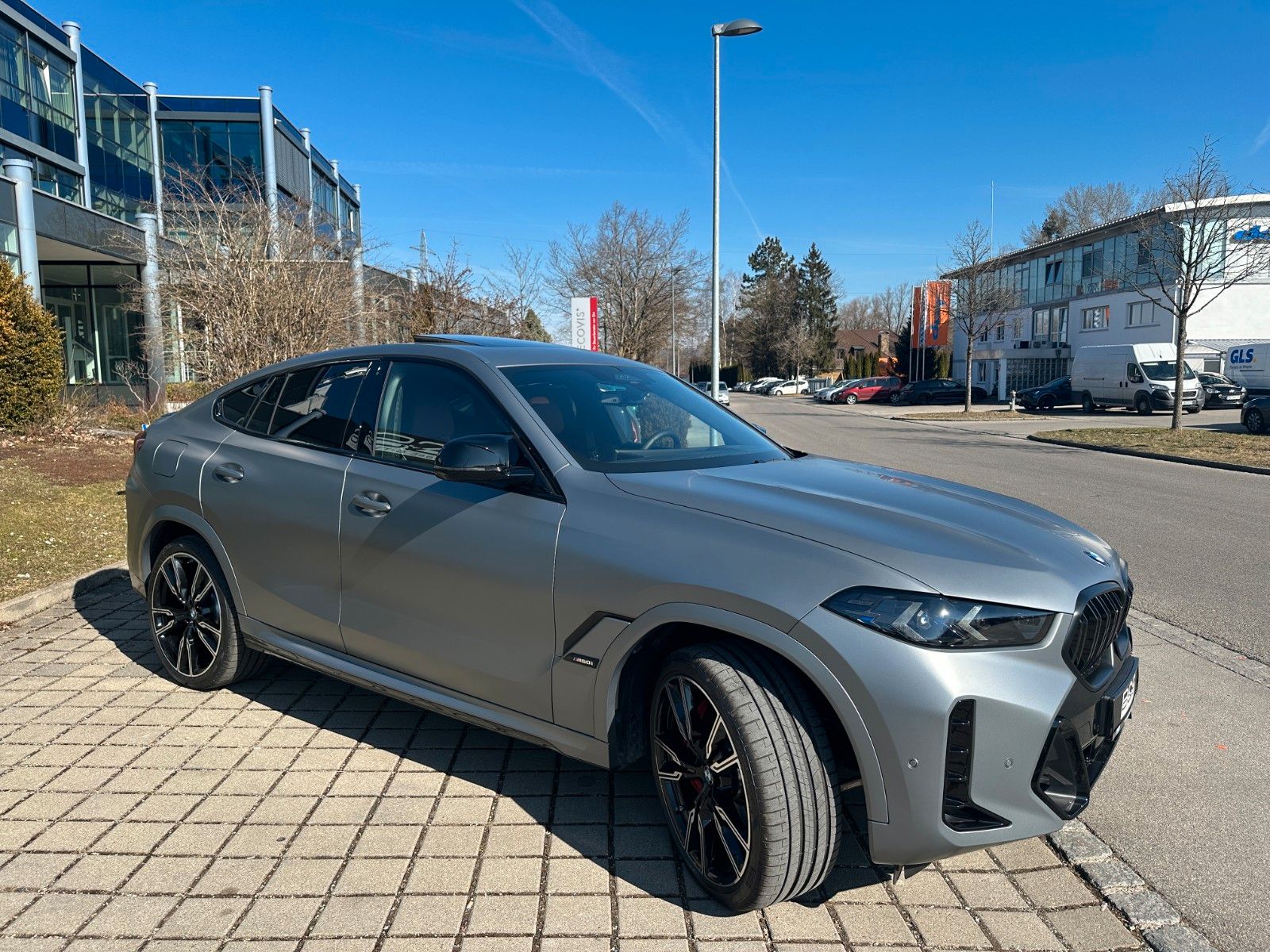 Fahrzeugabbildung BMW X6 M60i xDrive ACC,HUD,SKYL,H&K,AHK,SOFTCL,360..