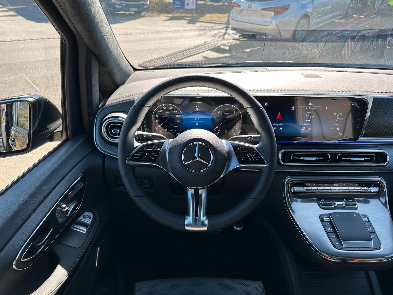 Fahrzeugabbildung Mercedes-Benz V300d  4MATIC AMG,DISTR,PANO,BURM,AIRMATIC,AHK