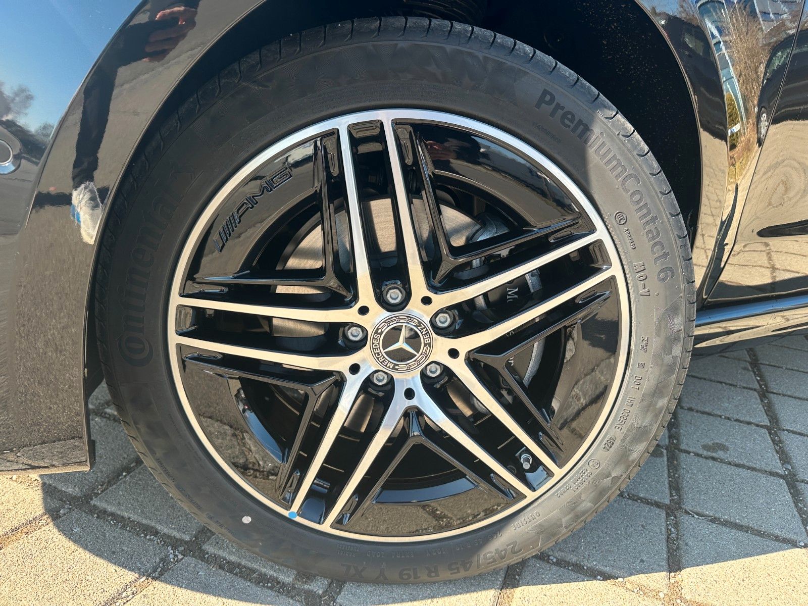 Fahrzeugabbildung Mercedes-Benz V300d  4MATIC AMG,DISTR,PANO,BURM,AIRMATIC,AHK