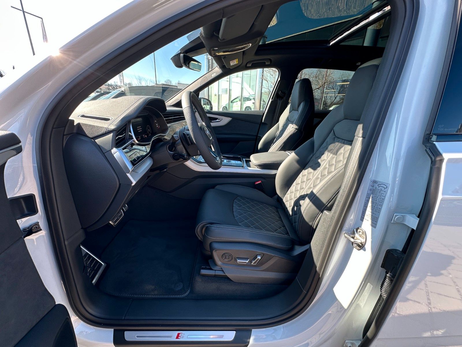 Fahrzeugabbildung Audi Q7 50TDI Sline ACC,PANO,B&O,LUFT,AHK,MATRIX,7s.