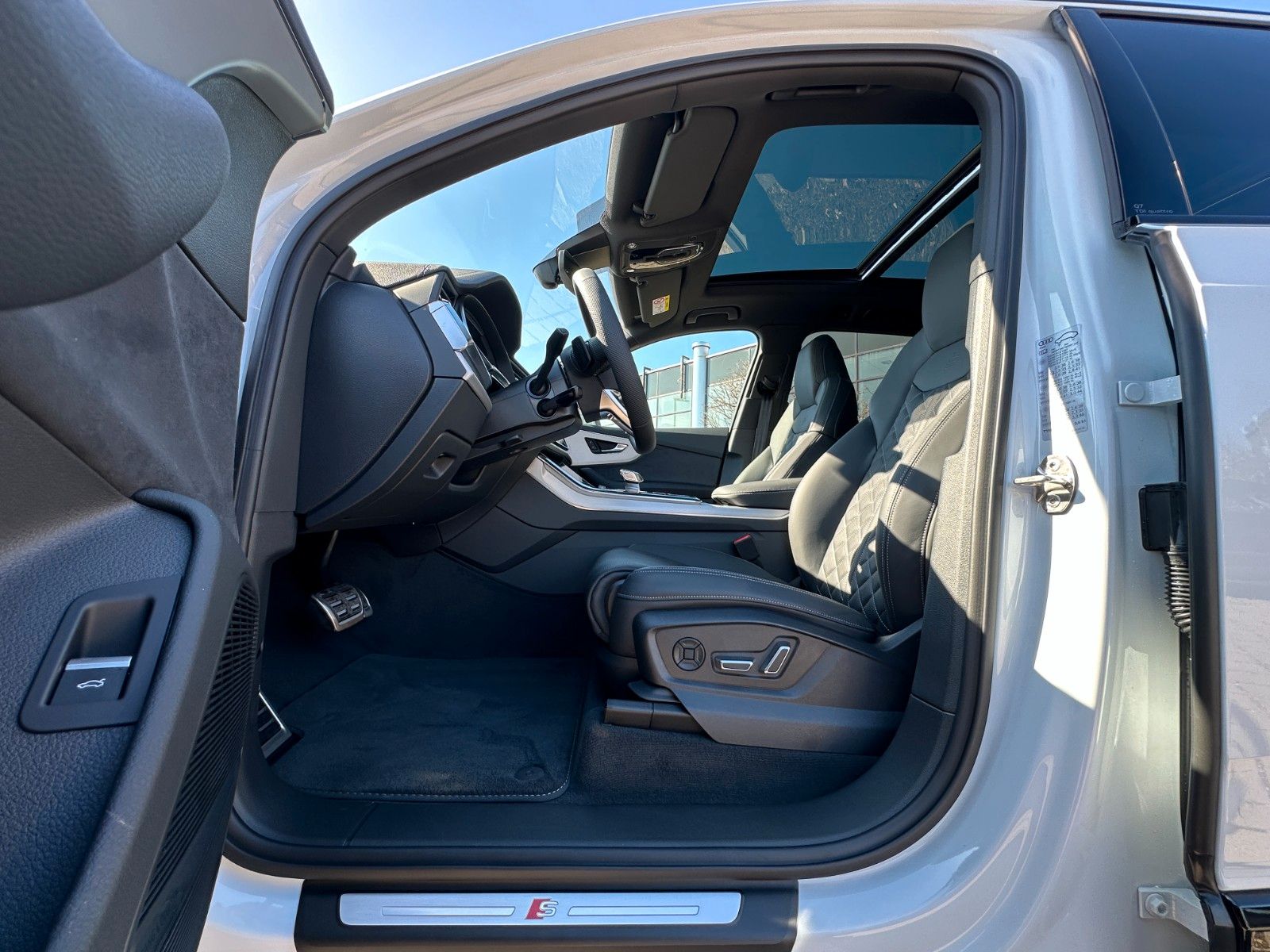 Fahrzeugabbildung Audi Q7 50TDI Sline ACC,PANO,B&O,LUFT,AHK,MATRIX,7s.