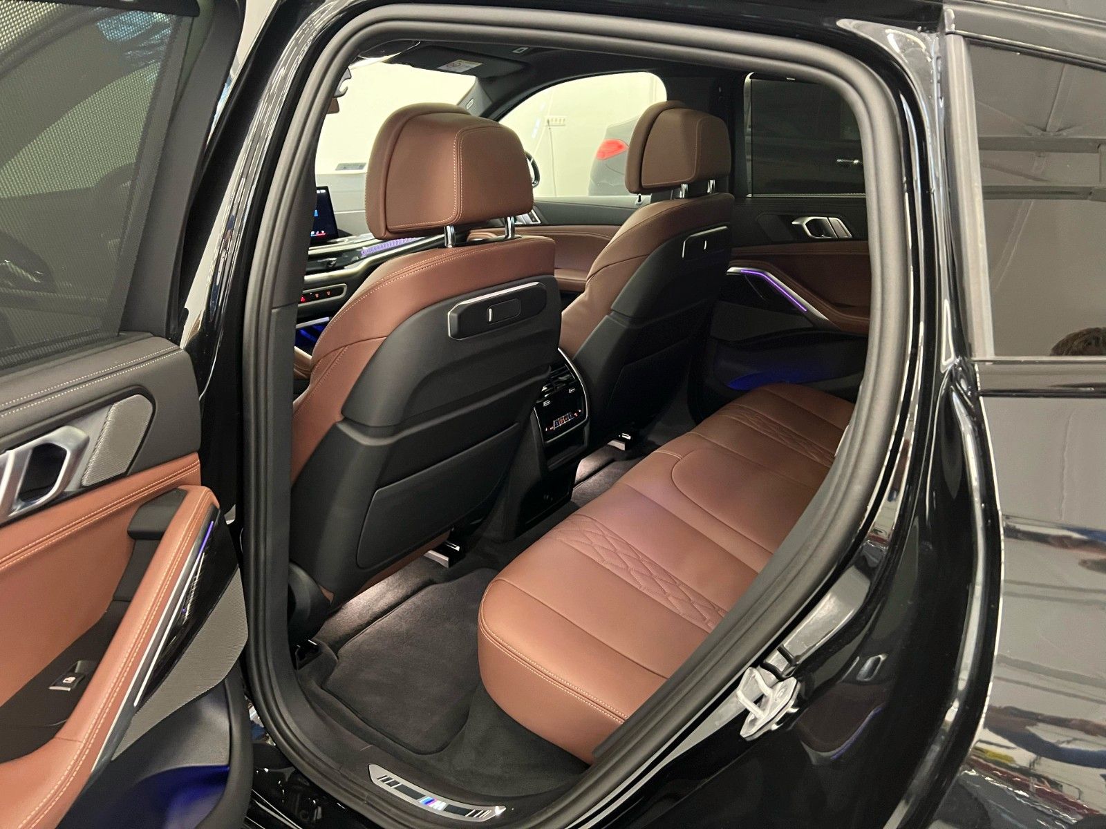 Fahrzeugabbildung BMW X6 40 d xDrive M Sport ACC,HUD,PANO,HARMAN,LUFT